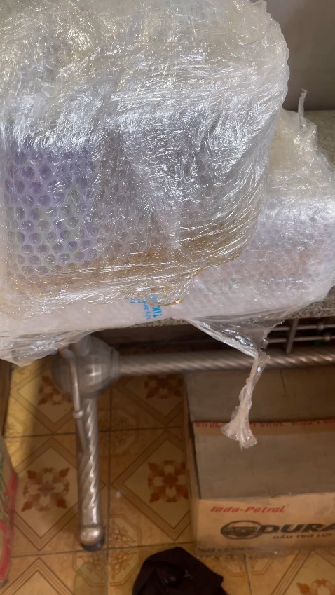 Mua Tiki chắc hơn chục năm rồi, luôn hài lòng về hàng hoá chính hãng, hỗ trợ tốt. Không hài lòng bên vận chuyển bể hết hai hộp dù đóng gói rất cẩn thận. ( ở tỉnh xa ko nên mua dễ bể vỡ)