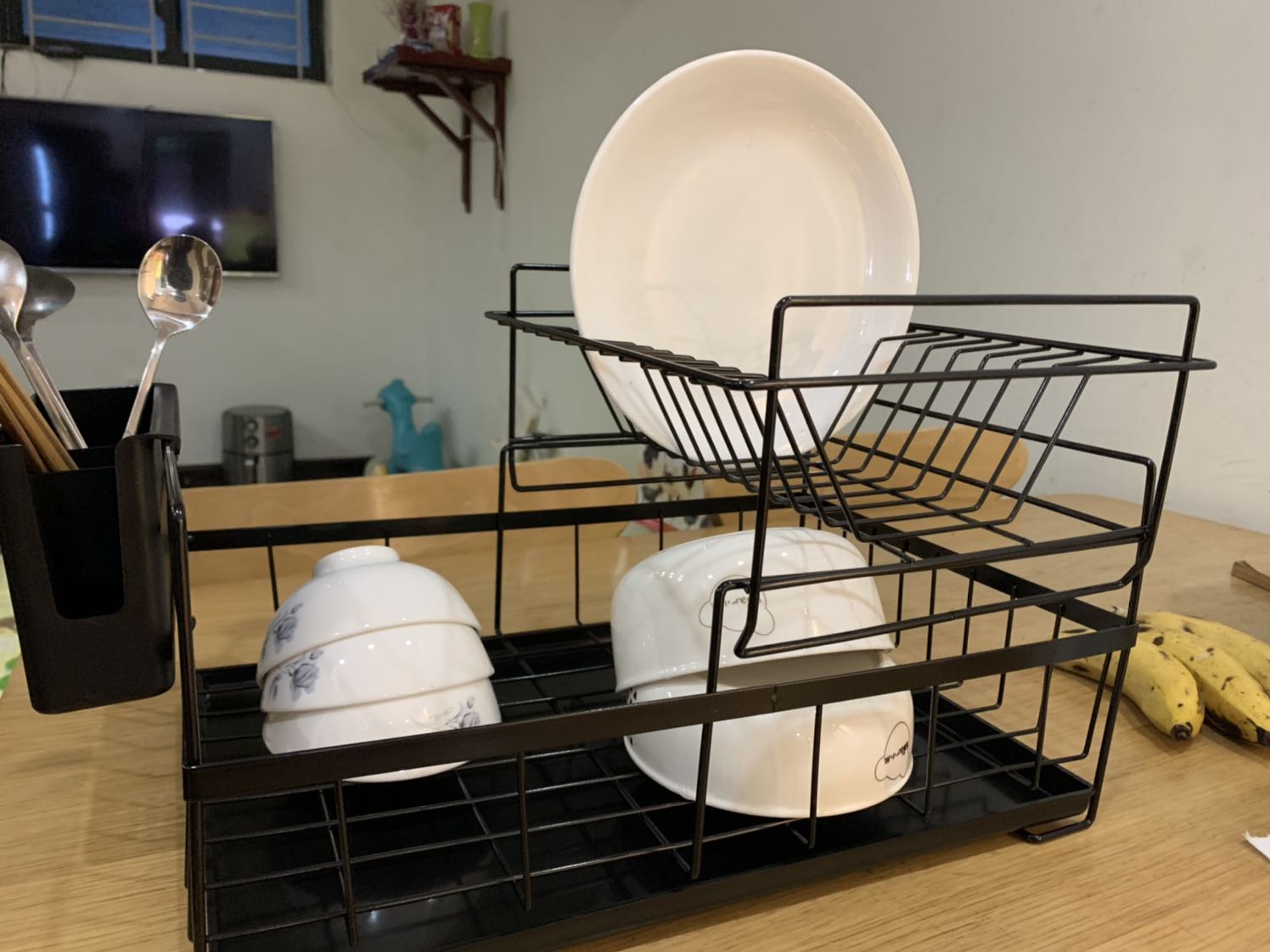 Tiki giao hàng nhanh thật, đặt hôm thứ 6 Tết dương mà thứ 7 giao ngay, hàng thì rất ok, mua tặng cho e trai sinh viên ở trọ rất hợp lý.. m mua màu đen, chắc mua 1 cái trắng nữa để văn phòng úp cốc chén cũng gọn