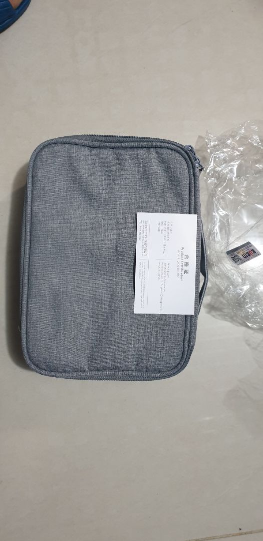 vừa nhận hàng. khui ra thì thấy 1 đường tầm gần 5cm lớp vải ngoài cùng. k hiểu là sao đây. nhân viên giao hàng hỏi có kiểm tra hàng không. mình nói trước giờ mua của tiki không phải kiểm hàng. nay bị thế này chắc từ giờ không dám đặt online nữa. coi như bỏ kiện hàng này. mong tiki xem lại gian hàng để đừng mất uy tín. vừa nhận hàng. khui ra thì thấy 1 đường tầm gần 5cm lớp vải ngoài cùng. k hiểu là sao đây. nhân viên giao hàng hỏi có kiểm tra hàng không. mình nói trước giờ mua của tiki không phải kiểm hàng. nay bị thế này chắc từ giờ không dám đặt online nữa. coi như bỏ kiện hàng này. mong tiki xem lại gian hàng để đừng mất uy tín.