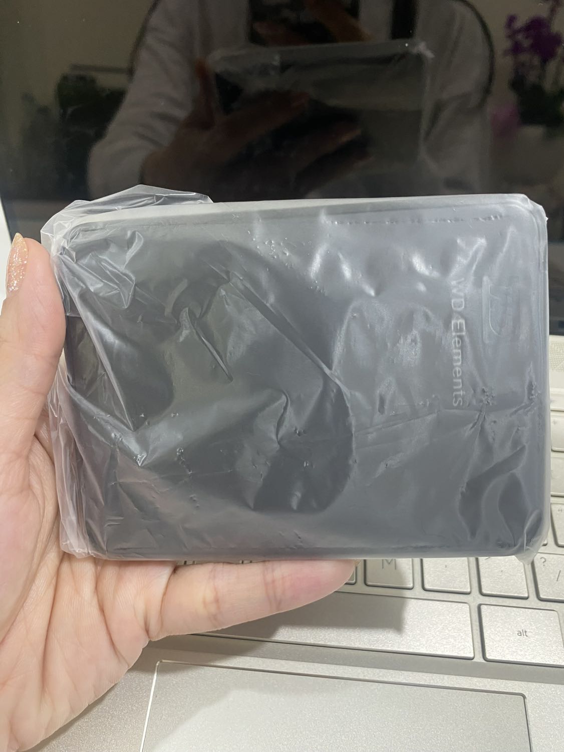 Sản phẩm như hình, cài đặt ổ cứng hơi lâu.