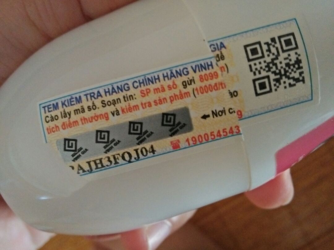 Đây là tình trạng sau khi mình mở hộp đựng sp của tiki ra : hộp đựng thì móp méo, sp lăn cả ra ngoài hộp ,tem kiểm tra ko còn nguyên vẹn, kiểu như bị mở từ trước, hạn sử dụng thì mờ hết, mình không nhìn thấy j cả. Thật sự thất vọng! Đây là tình trạng sau khi mình mở hộp đựng sp của tiki ra : hộp đựng thì móp méo, sp lăn cả ra ngoài hộp ,tem kiểm tra ko còn nguyên vẹn, kiểu như bị mở từ trước, hạn sử dụng thì mờ hết, mình không nhìn thấy j cả. Thật sự thất vọng!