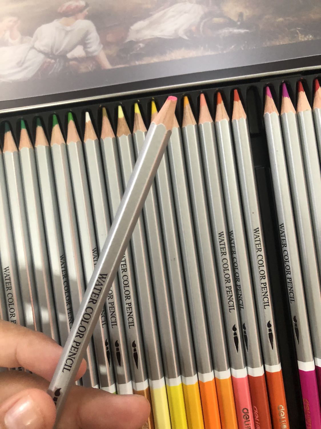 Bao bọc rất kĩ mik thik nhưng mở ra van bị gãy 1 cây màu 🥲 nhưng có the thông cảm dc và màu mới và rat đẹp nên mua nha mn😍