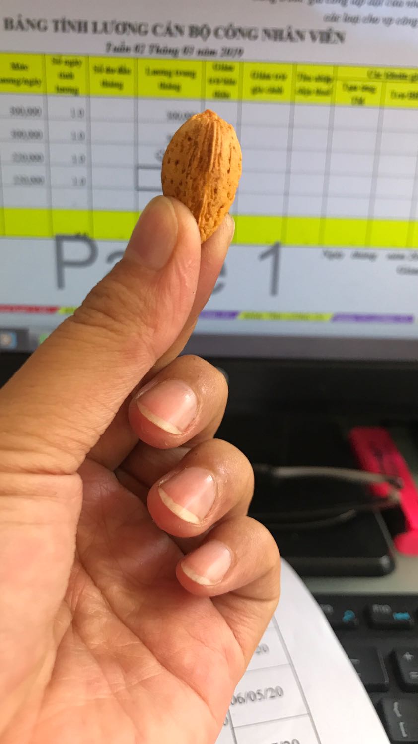 Ăn cùng được .cho 3 sao vì cả hộp gần còn nguyên chưa tách dc xíu nào như phải lấy kìm bẻ ra mới ăn dc