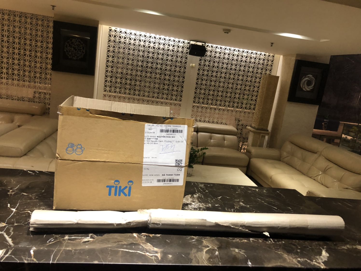 Giao hàng có cái vỏ ko vậy shop.. làm ăn vậy ảnh hưởng uy tín của Tiki hết.. Do tính chất công việc ko có nhiều thời gian mình toàn mua hàng Tiki lần đầu gặp sự cố vậy