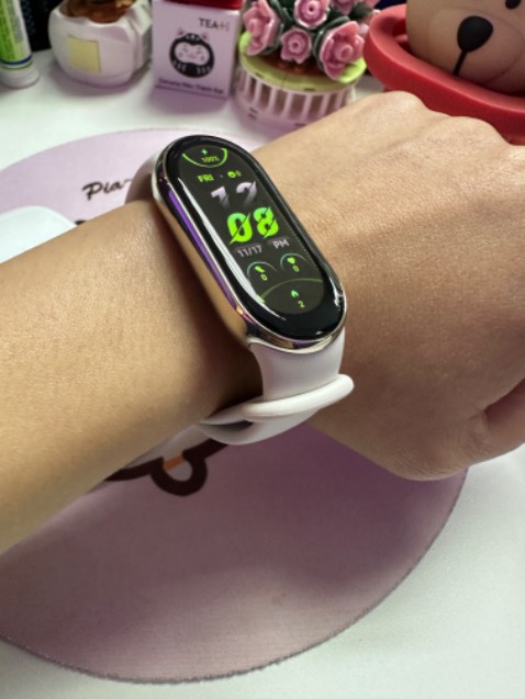 Giao nhanh. Một cuộc thay đổi mẫu mã vô cùng đáng khen của xiaomi.Mẫu band 8 này rất đáng mua.