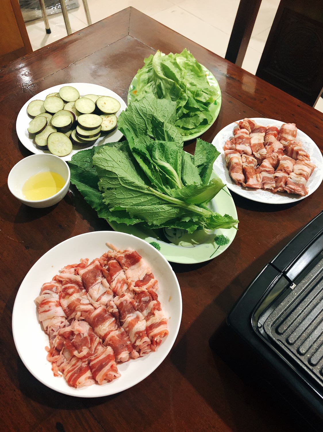 Không có gì ngoài 2 chữ Tuyệt vời á các bạn!!! 
Gọn nhẹ và dễ dùng. Thịt nướng ra cũng mềm, ngon, vẫn giữ đc độ ẩm chứ không bị khô á. Nói chung là nhờ cái vỉ nướng này nên tình yêu đối với thịt của mình nay có thể được đáp ứng tại nhà với chi phí rẻ hơn rất nhiều. 
Thời gian tới chắc phải say goodbye với Gogi ròi ?