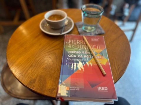 Nội dung sách hay, nhiều vấn đề về triết học và xã hội thú vị. Sách dịch rất tốt.