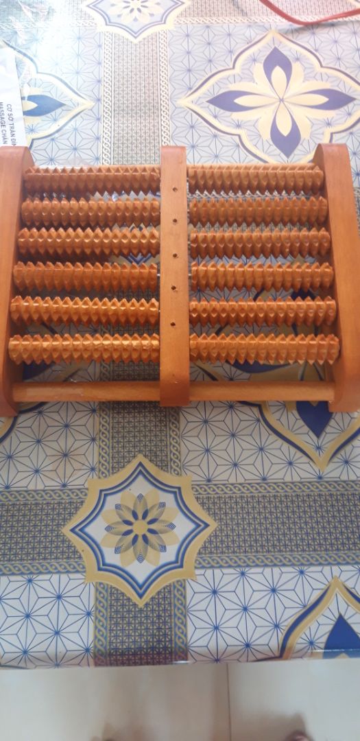 Lăn chân thoải mái lắm. Mấy cái gai lăn ko gây tê hay đau chân. Sản phẩm dễ lắp ráp. Cầm chắc tay, ko quá nặng. Tiếng kêu lúc lăn chân ko quá lớn, ko làm ảnh hưởng đến mn xung quanh