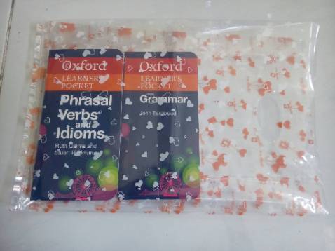 Quyển pocket với nội dung hay, nhiều kiến thức thú vị, khổ sách nhỏ gọn, dễ dàng đem thao đọc ở bất kì đâu. Các bạn đang học tiếng Anh đều nên có một bộ này.