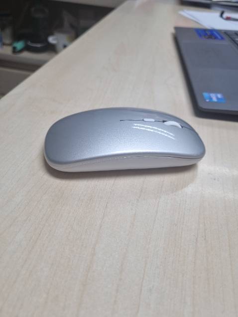 Tiki giao hàng nhanh, màu sắc chính xác. Ngoài hình tạm ổn trong tầm giá, sử dụng ban đầu thấy ổn.