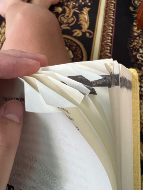 Sách bị gập nếp nhiều. Cần lưu ý về sau