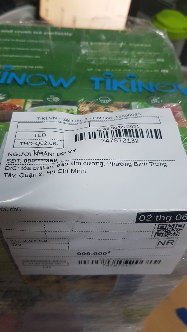 Vừa rồi mình có mua sp này trên Tiki, thấy có khung giờ giá 999k tặng kèm vắt cam. Mình có đặt mua, đơn hàng ghi đặt hàng thành công vẫn thấy có máy vắt cam. Đến khi nhận thì lại ko có. Phản hồi đến Tiki gặp bạn nhân viên cứ khăng khăng rằng đơn hàng mình mua ko có tăng đính kèm. Lúc sp đc bán mình còn share cho b mình mua chung, đến lúc này xem lại thì thấy ko còn. Rất bực vì khi mua thasy ghi rõ và đơn hàng có nhưng khi nhận xem lại đơn lại ko. Mình đã mua ko biết bn hàng trên Tiki , rât nhiều mặt hàng từ giá trị thấp đến cao nhưng lần này mua thất vọng thật sự. Ban đầu chỉ có sp này và loại có thêm cối xay thịt đc tặng kèm máy vắt cam, model cối thủy tinh chỉ giảm chứ ko đc tặng. Mẹ mình thích cối thủy tinh nhưng vì mẫu này ko đc tặng kèm , nên mình đã chọn mẫu cối nhựa, mình còn nhớ giá khi đó mẫu mình mua 999k, thêm cối xay thịt là hơn 1tr4 mấy chục thôi, còn cối thủy tinh là 1tr1 mấy chục luôn. Cần câu tl hợp lý và thỏa đáng từ Tiki.