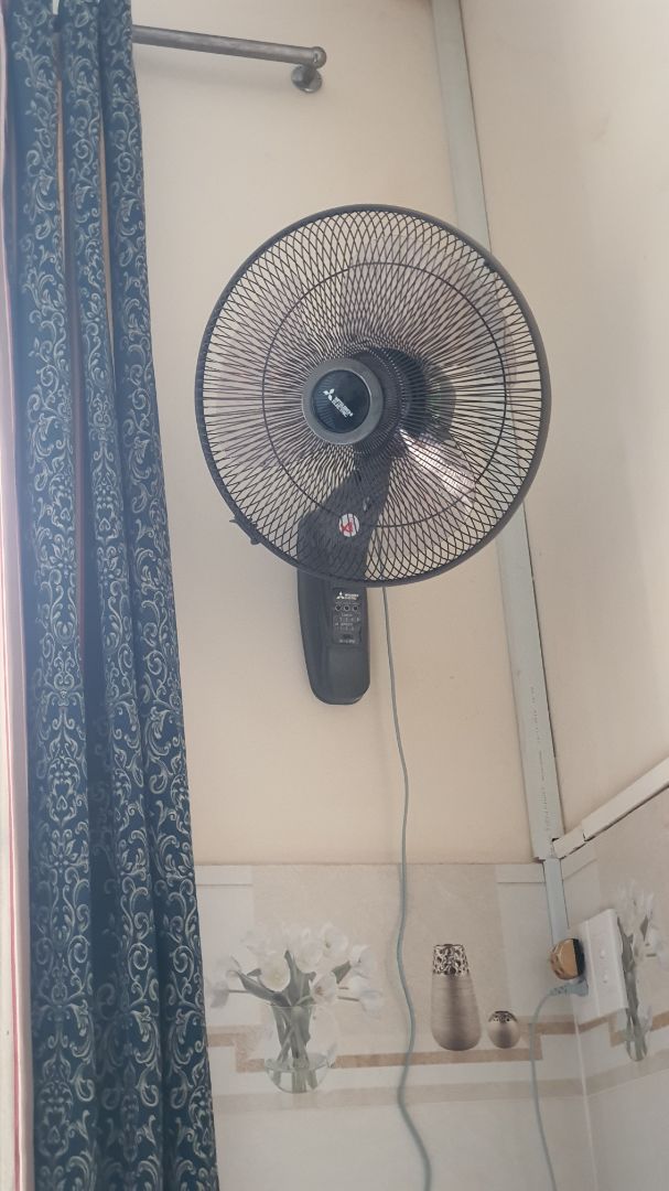 quạt tốt, quay êm, điều khiển nhạy. Thiết kế dễ treo lên tường. Nhân viên giao hàng nhanh, thái độ thân thiện. Hy vọng sẽ sử dụng tốt không phải đi sửa chữa nhiều