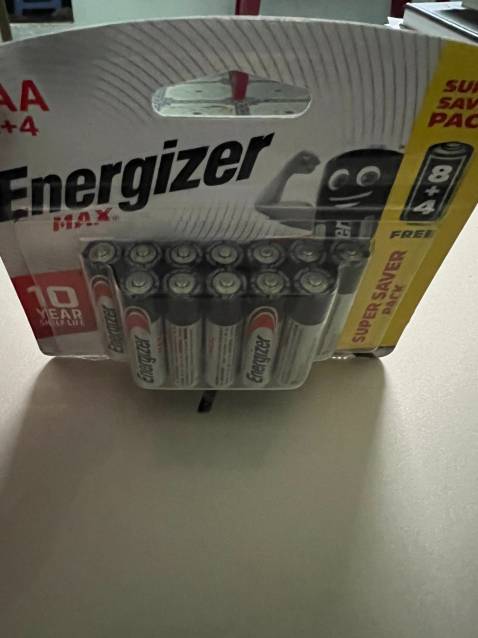 Ngoại quan: Sản phẩm có ngoại quan tương đối giống với mô tả, sản phẩm chính hãng, được nhập khẩu trực tiếp về Việt Nam.
Xuất xứ: Thương hiệu của Mỹ. 
Sản xuất: Tại Singapore. 
Chất lượng: Pin AAA, 1,5V dùng cho các loại đồ điện tử loại nhỏ; pin lưu trữ được 10 năm theo thông tin từ nhà sản xuất; khả năng giữ pin trong quá trình sử dụng lâu dài, lâu hết pin; 
Đóng gói: Sản phẩm được đóng gói tốt. 
Thời gian giao hàng: Do có sử dụng gói Tiki Now nên thời gian giao hàng nhanh, đặt từ 00:13, Thứ sáu *** đến 09:50, Thứ sáu *** sản phẩm đã được giao đến. 
Thái độ nhân viên giao hàng: Ổn, chịu hợp tác với tôi trong việc giao hàng. 
Giá sản phẩm: Giá sản phẩm rẻ hơn khi mua bên ngoài thị trường, miễn phí ship. 
Tổng quan: Sản phẩm phù hợp với những ai muốn sử dụng hàng chính hãng với một giá tiền và chất lượng sản phẩm tương đối. Bên cạnh đó, thời gian và dịch vụ giao hàng ổn.