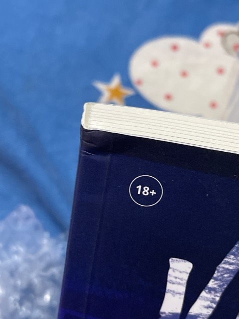 Trước giờ tiki gói hàng ổn nhưng lần này mình khá thất vọng vì nhận sách về bị móp mất phần đầu sách. Shop chỉ quấn chống sóc quanh nhưng không cố định lại, phần bọc cũng quăn đường cắt rất cẩu thả. Mình khá khó tính nên nhìn tình trạng sách mình không ưng chút nào.