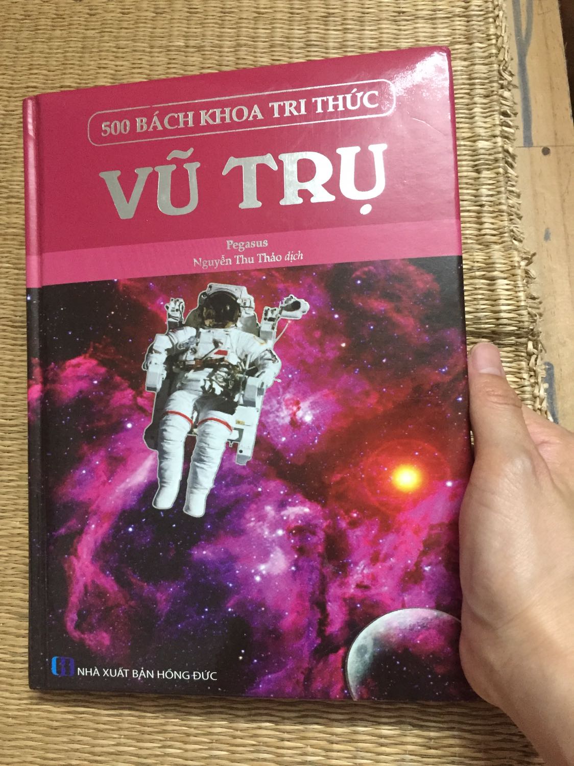 Sách đẹp nhưng năm hơi xa