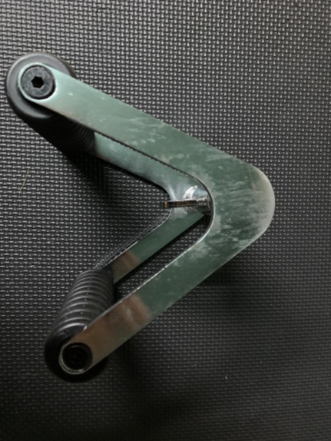 Sản phẩm đúng như hình quảng cáo, tay cầm cao su, hàn chắc chắn, nhìn chung xài 1 thời gian thấy chất lượng rất ok, hài lòng