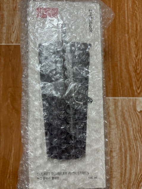 Bình cute khá chắn chắn và gọn nhẹ , đặt niềm tin vào sản phẩm lock&lock hu vọng sẽ bền theo thời gian😊