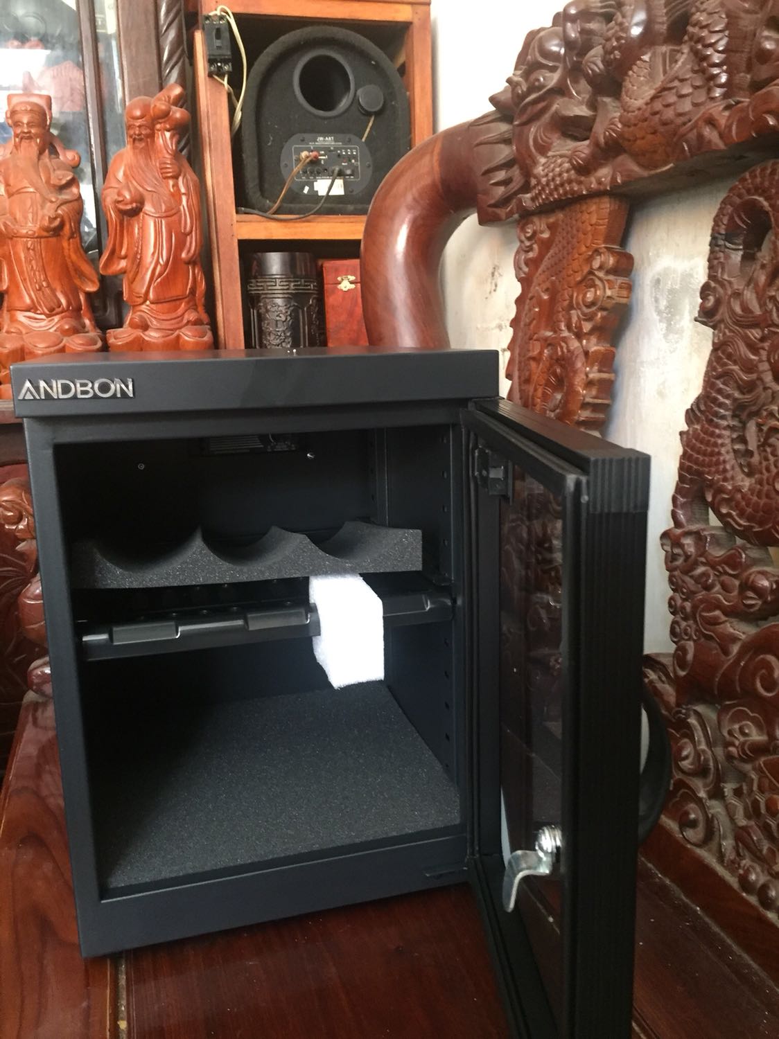 Sản phẩm đẹp đúng như mô tả. Đóng gói rất cẩn thận, giao hàng cực nhanh. Rất hài lòng. Về chất lượng sản phẩm phải chờ sử dụng 1, 2 tháng mới có thể đánh giá được.