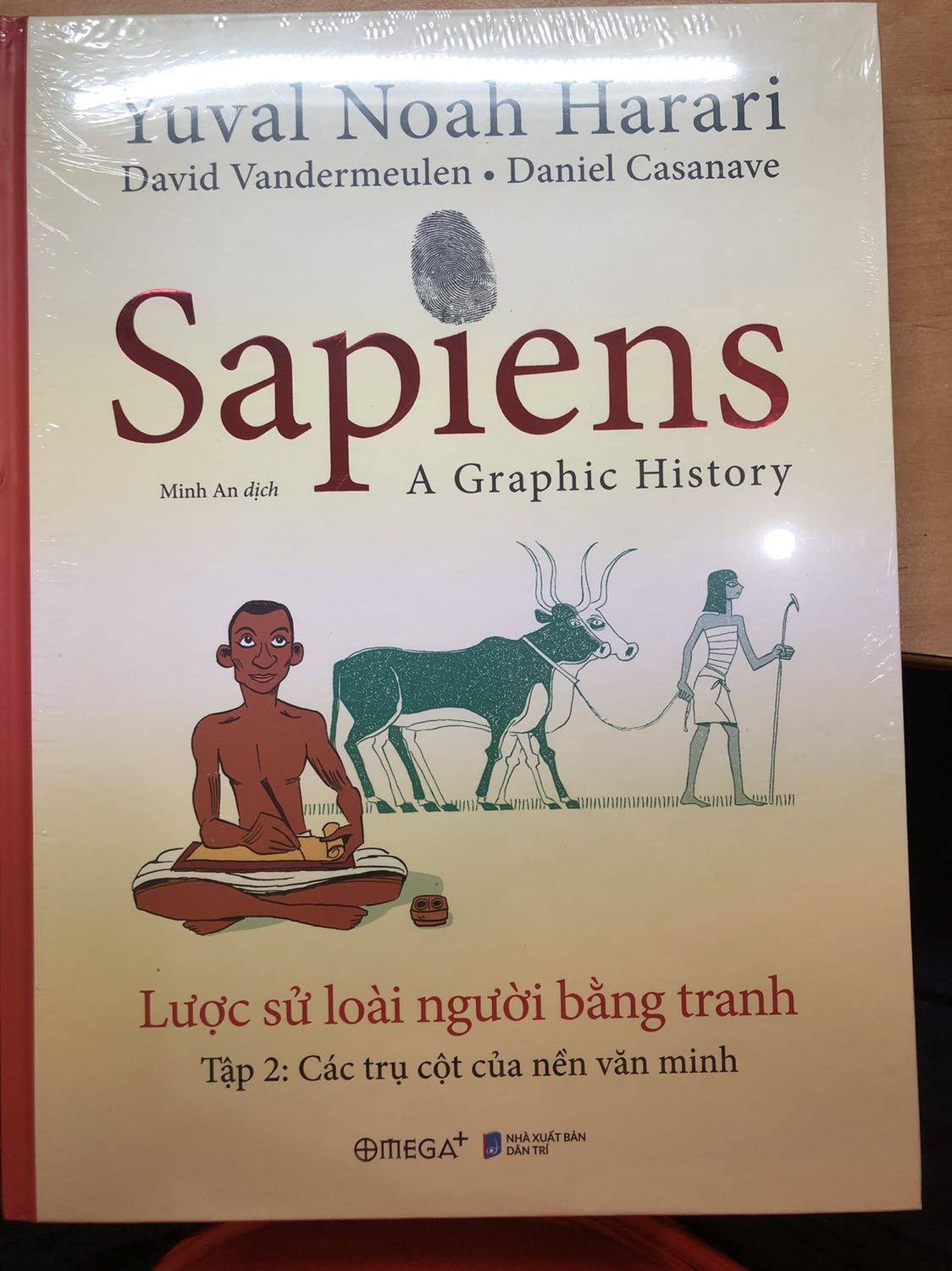 Sách mới còn nguyên seal, shop đóng gói sách rất kỹ lưỡng, nội dung khá thú vị.