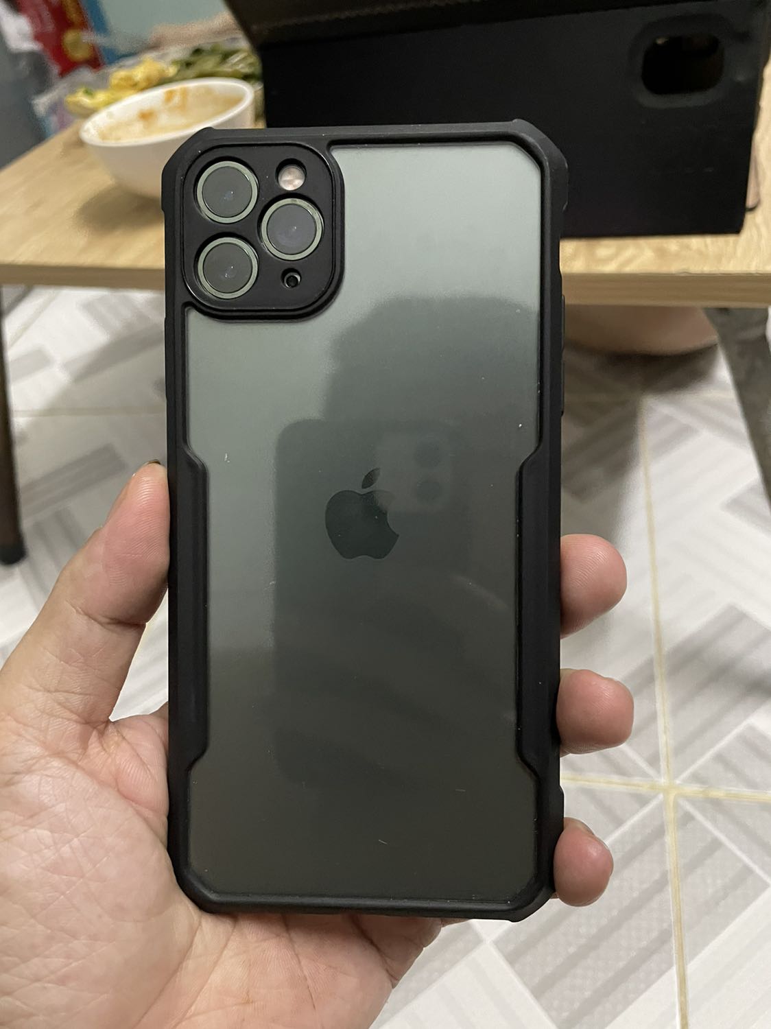 Ốp lưng dùng khá ổn. Thiết kế đơn giản, nút bấm êm. Độ bền cần dùng lâu mới biết.