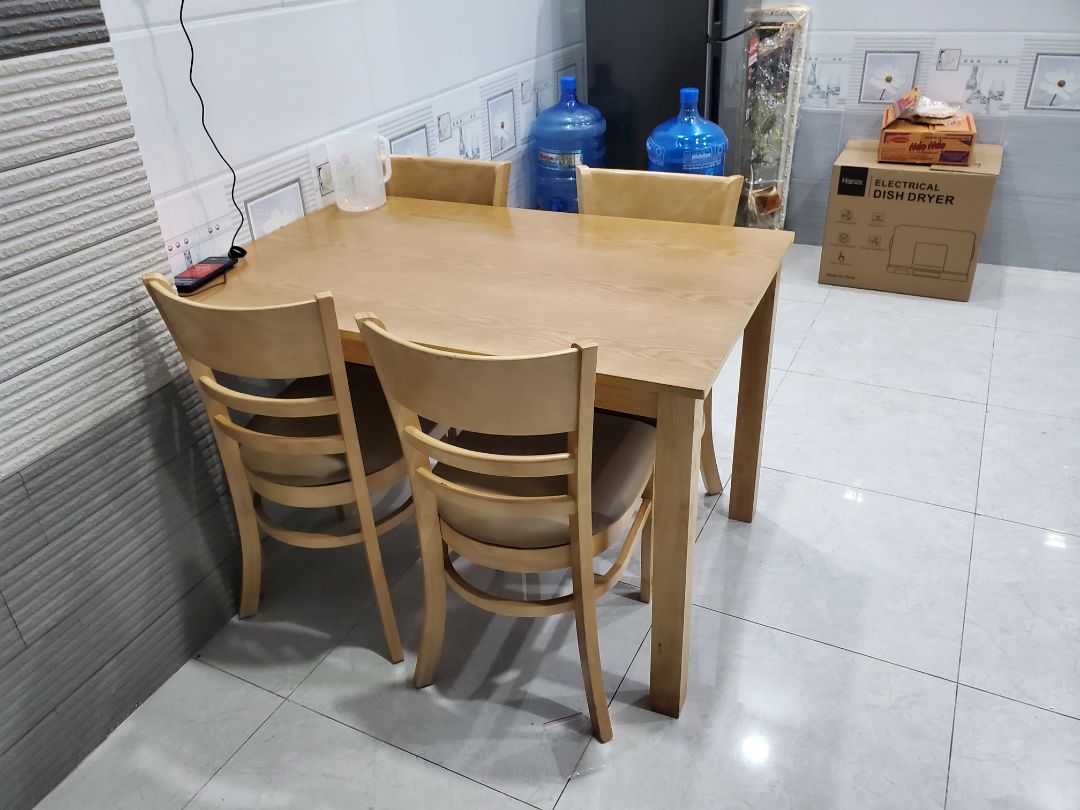 Giá tốt. Anh shipper nhiệt tình. Giao đầy đủ không trầy cấn móp gì. Bàn ghế được bọc rất kỹ.