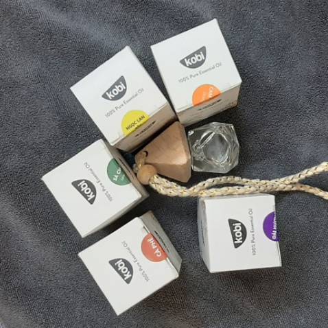 Tinh dầu chuẩn nha, thơm lắm. Mình bỏ tronng toilet khử mùi tốt dù nó là đồ treo trong xe ô tô