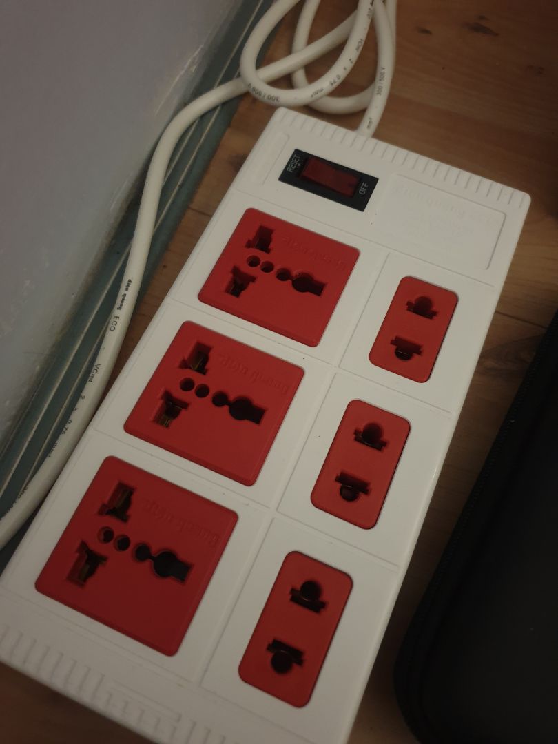 Hàng rất tuyệt,chắc chắn và rất xịn. Dùng 3 ổ của Điện Quang rồi nên vẫn tin dùng của hãng. ĐMX nv đi giao luôn,rất nhanh chóng và lịch sự lễ phép. Mua đơn hàng có 70 nghìn thôi mà nv vẫn rất nhiệt tình với mình. Giao cách lúc đặt chưa tới 1 giờ đồng hồ đâu.Có bảo hành và kiểm tra hàng trước khi nhận. 10 điểm.