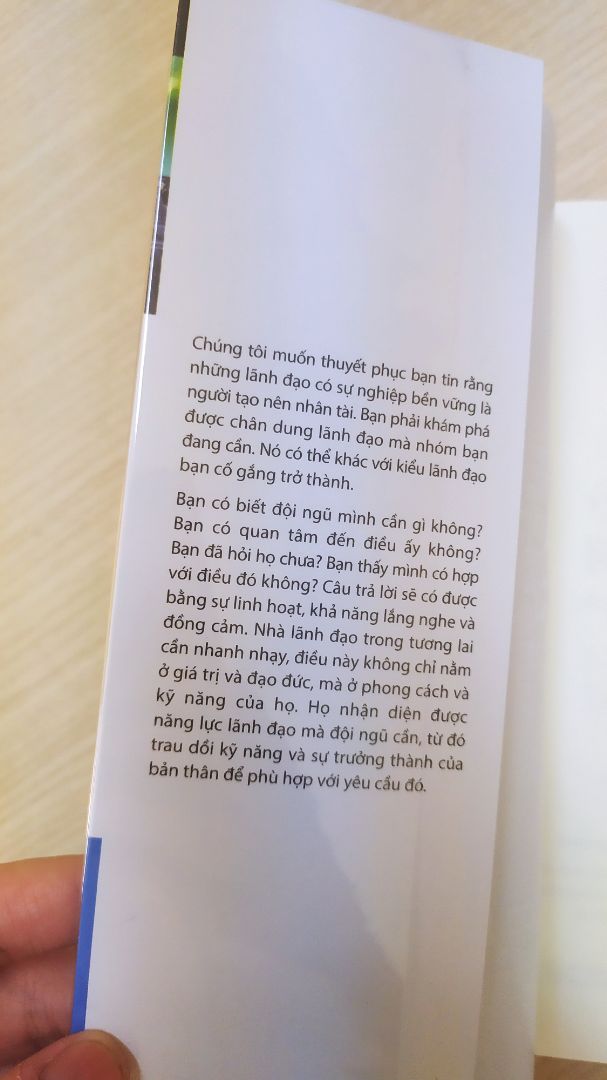 Thời gian giao hơi lâu,  có lẽ từ kho khác,  mà ko sao. 6 thực hành này cũng ko mới,  khó khăn là vận hành được như mong muốn.  Sách chắc chắn sẽ hữu ích cho quản lý cấp trung, chưa đào tạo chuyên nghiệp về quản lý.  Sách ngắn gọn,  súc tích. 
Sách bìa mềm nhé.