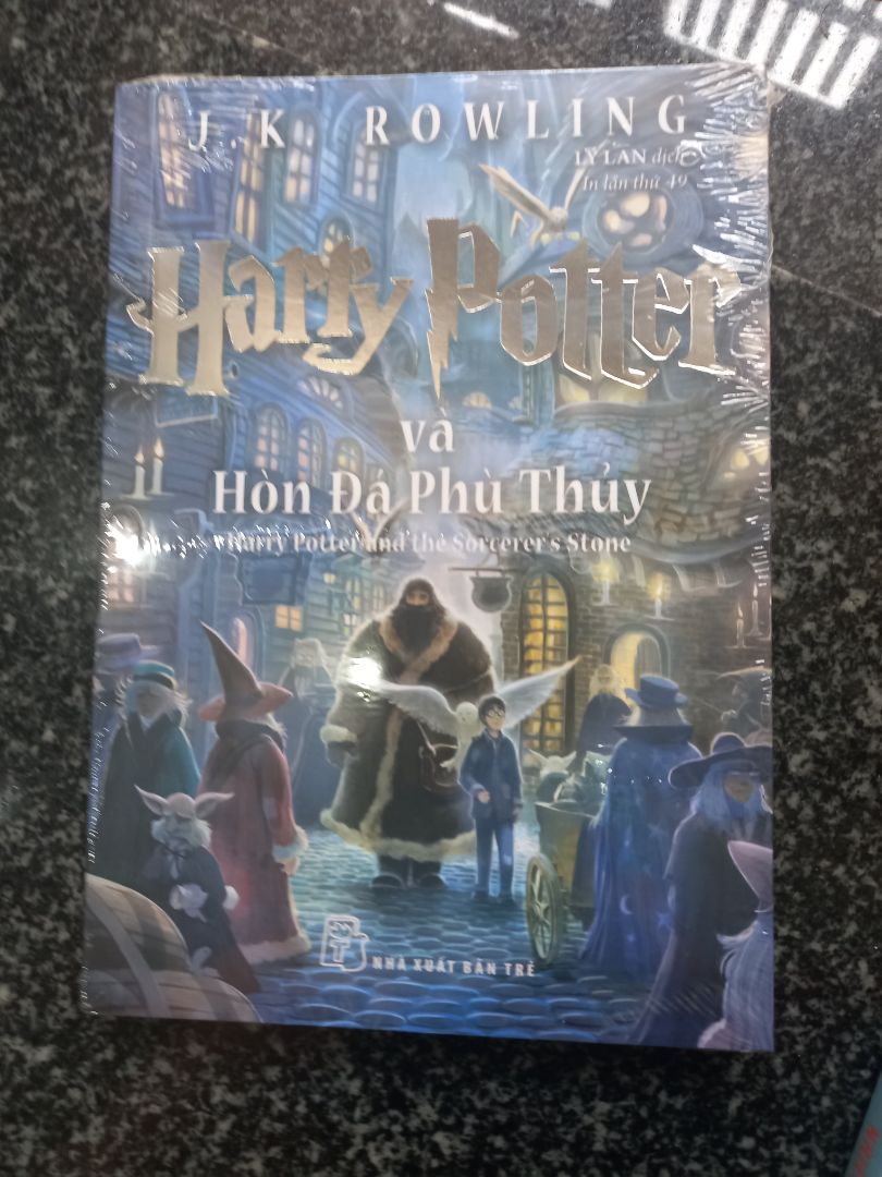 Giao hàng nhanh, sản phẩm đóng gói rất cẩn  thận(không bị nhăn, rách sách). Cảm ơn shop và TiKi !