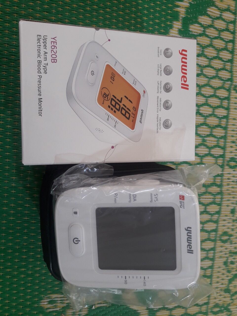 Sản phẩm như hình ảnh shop đăng tải. Mình có *** thử máy hoạt động bình thường. Có so sánh với máy đo huyết áp thường thì thấy kết quả giống nhau. Đánh giá chất lượng ok shop ạ. Còn về độ bền phải chờ 1 thời gian xem thế nào. Sản phẩm đóng gói cẩn thận, giao hàng rất nhanh