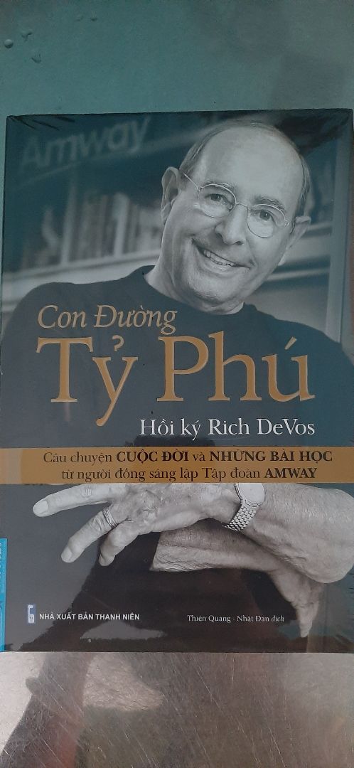 Sách đẹp lắm nha mn, giá với mình là rẻ r á. Nội dung cuốn sách không cần bàn cãi, rất hay lun. Mới mua mà thấy xịn xò quá trời từ cách gói đến cuốn sách lun á💕😊😊🌿🌿