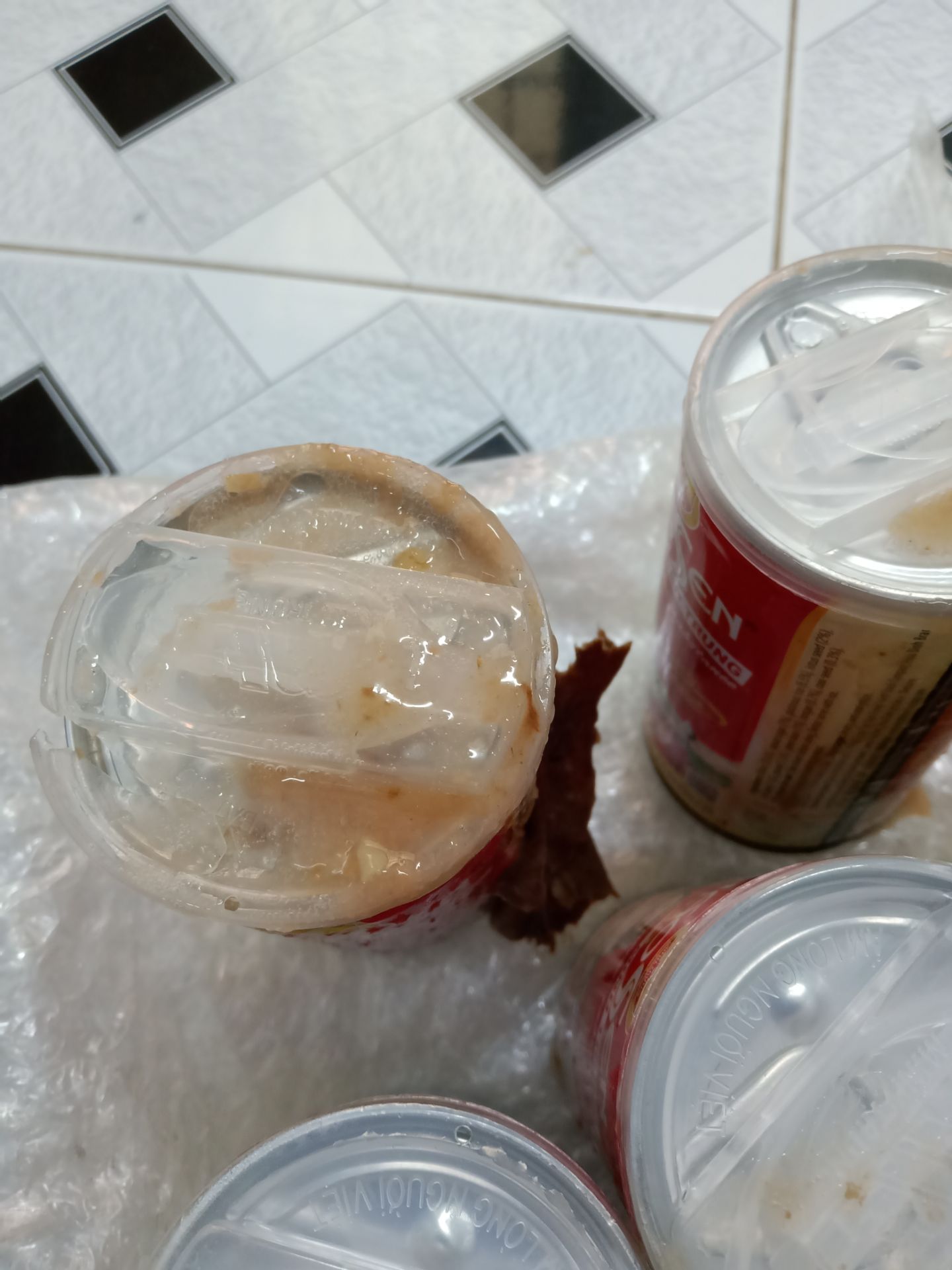 Shop đóng gói hàng có bọc chống sốc bên ngoài nhưng chẳng có tác dụng gì, *** bị bung cháo đổ bầy nhảy ra ngoài, lúc mở ra bốc mùi cực kỳ khó chịu, sẽ không mua lại.