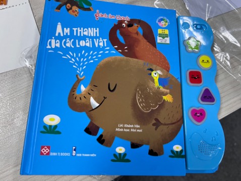 Sách nội dung đơn giản cho bé tầm 1-2 tuổi, âm thanh dễ kích thích bé. In chất lượng tốt đẹp