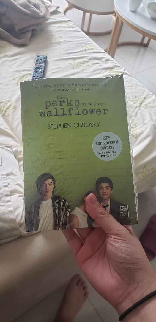 khum hiểu kiểu gì mà nhận sách uốn lượn như sóng nước vậy lun 🥲
có bọc sách, ship nhanh