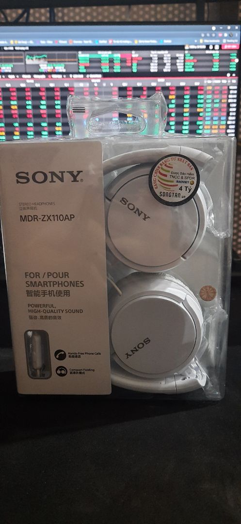 Tiki giao nhanh. hàng đúng như hình mô tả, chất lượng âm thanh nghe ổn so với tầm giá này. Dây nối từ tai nghe tới thiết bị cảm thấy không chắc chắn. Loa hơi nhỏ khi cắm vào máy tính để max volume vẫn nghe thấy tiêng nhạc bên ngoài. 
=> giá này mua được. Mong là sẽ dùng được đến hết bảo hành thì hỏng là ok rồi.