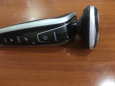 Máy này ai chưa mua thì nên mua dùng thử nhé, đảm bảo cạo râu sạch sẽ, mà êm kinh khủng.
Hàng ship rất nhanh, hôm qua đặt nay đã nhận được, hàng của shop không có gì để chê cả, chất lượng.