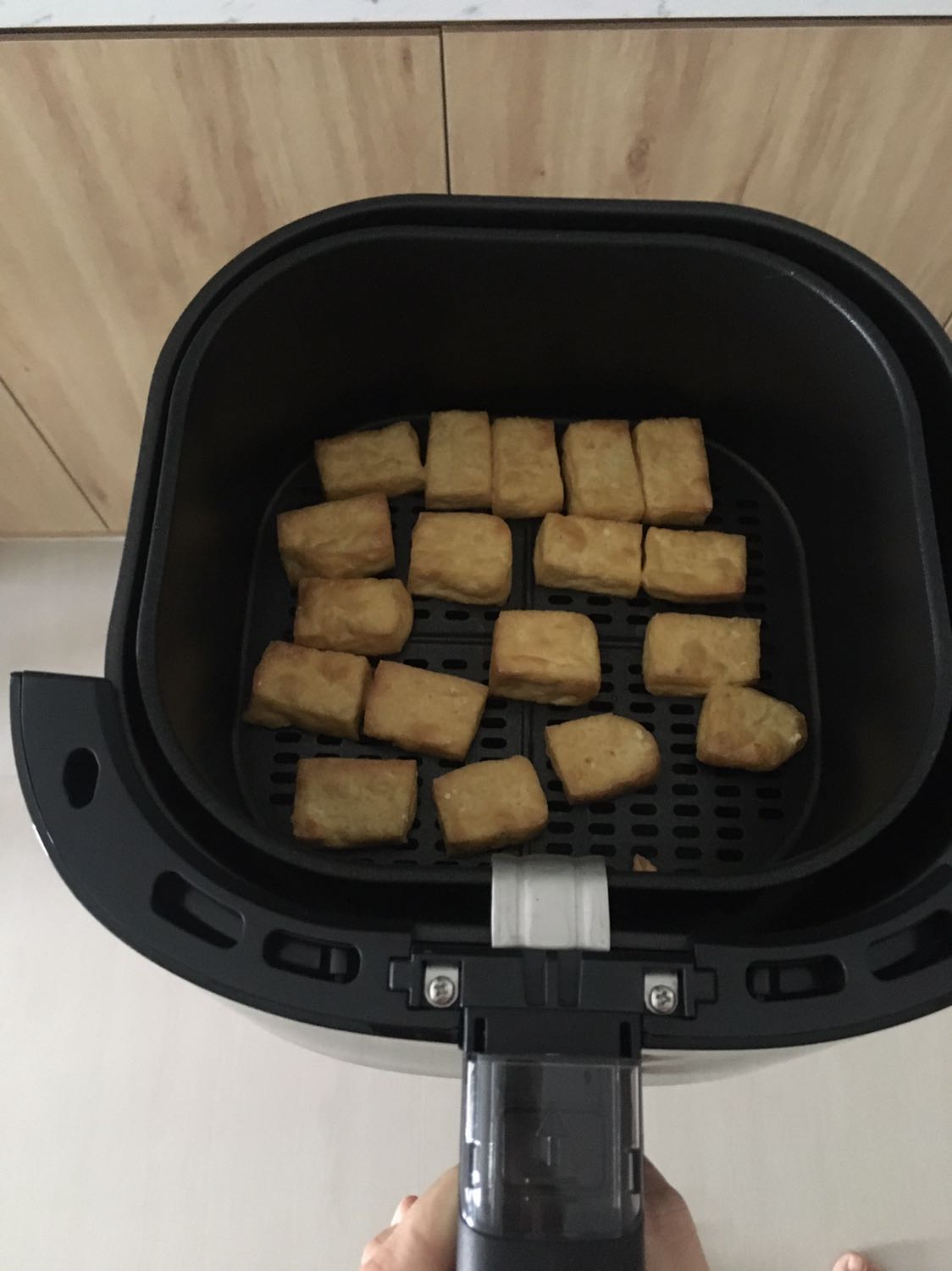 Giao hàng quá lâu. Bảo quá tải mà từ 1/10 đặt hàng là 2-3 ngày đã được giao, rồi Tiki now thì bảo vùng sâu vùng xa không áp dụng. Tiki ngâm rồi vận chuyển ngâm luôn. Trong khi khách hàng có nhu cầu sử dụng họ mới mua chứ. Phải nhắn vs cả Tiki và vận chuyển đòi huỷ đơn hàng mới chịu giao