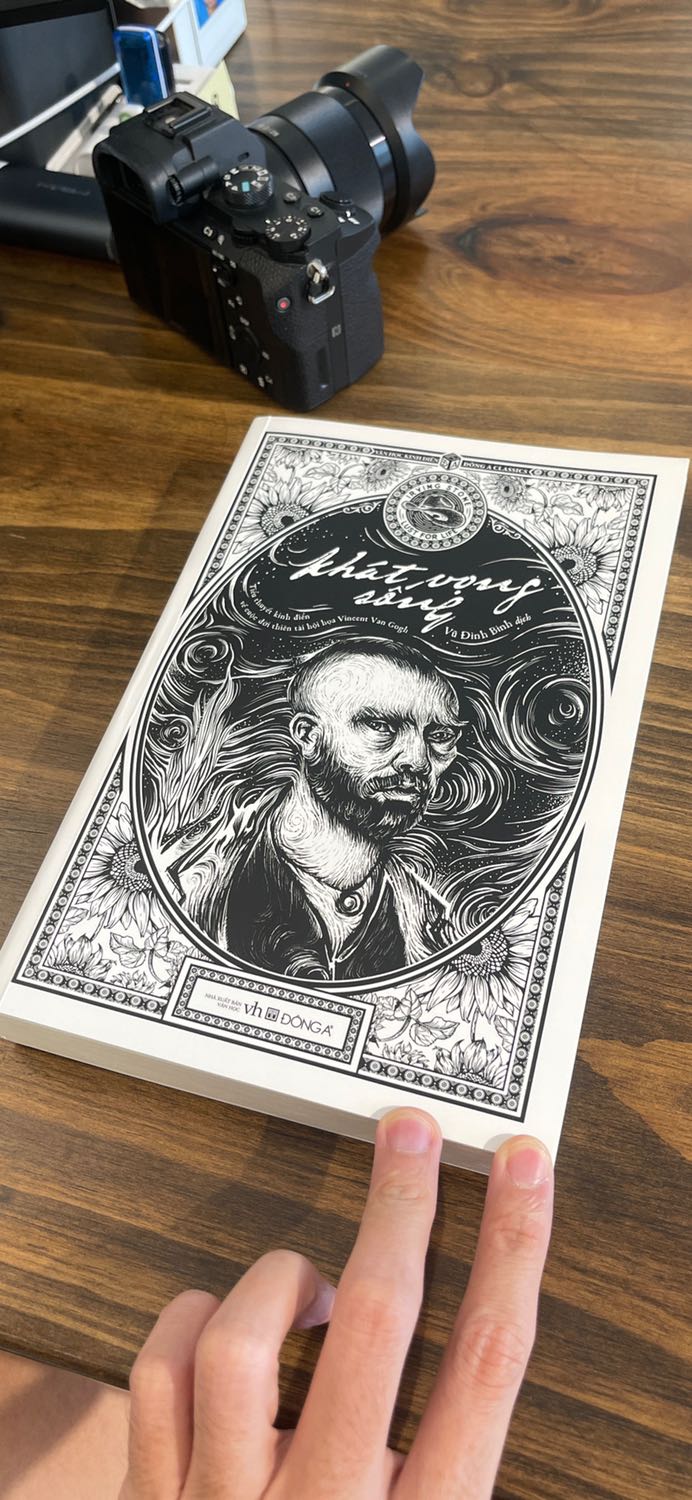 Sách rất là đẹp nha các bạn. Bìa trong trắng đen, bìa rời bọc ngoài nhũ vàng. Sách rất là mới, khổ to nhìn sang trọng. Cảm giác giá trị hẳn ra, mình mua rất nhiều sách của Đông Á, chưa bao giờ cảm thấy lo lắng về chất lượng lẫn giá trị sách

Cám ơn Tiki đã giao hàng nhanh như một cơn gió. Chất lượng chuẩn 5 ngôi sao!