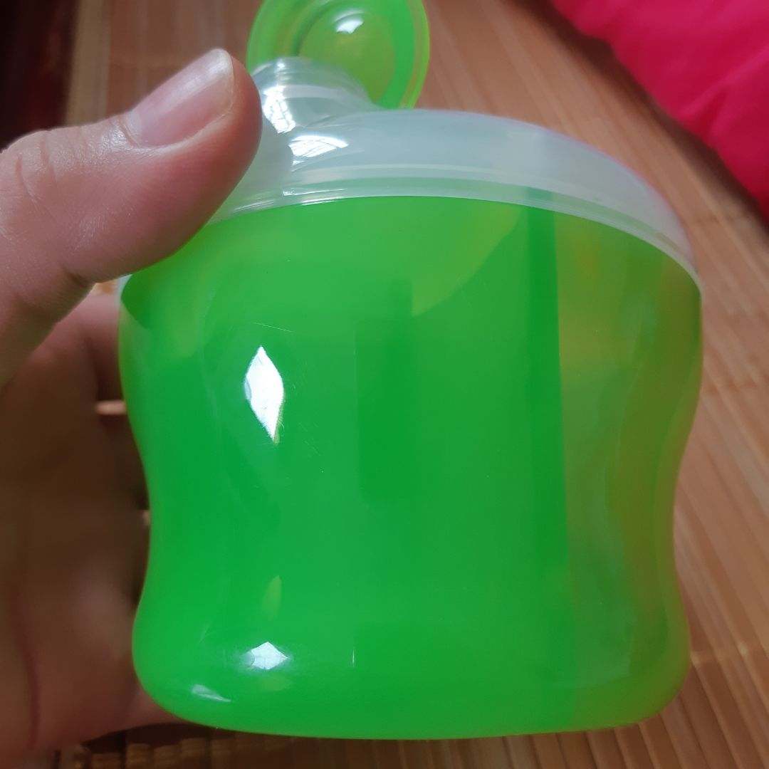 Chất liệu nhựa ok ưng.
Dung tích khả năng hơi nhỏ.