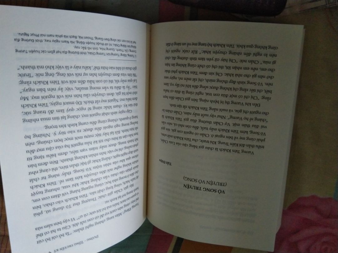 Sách gồm nhiều câu truyện truyền kỳ được lưu truyền từ lâu do nhiều nhà văn biên chép và được Lỗ Tấn biên tập lại.  Các câu chuyện có thể bắt gặp đâu đó trong các sách xưa như là những điển tích. Nếu quen với cổ văn thì đọc rất thú