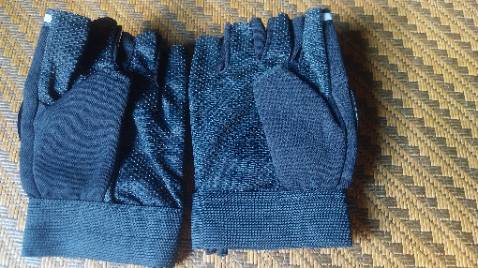 Đúng mẫu, vừa vặn, mang ấm, mềm mại. Giao hàng nhanh vô cùng.