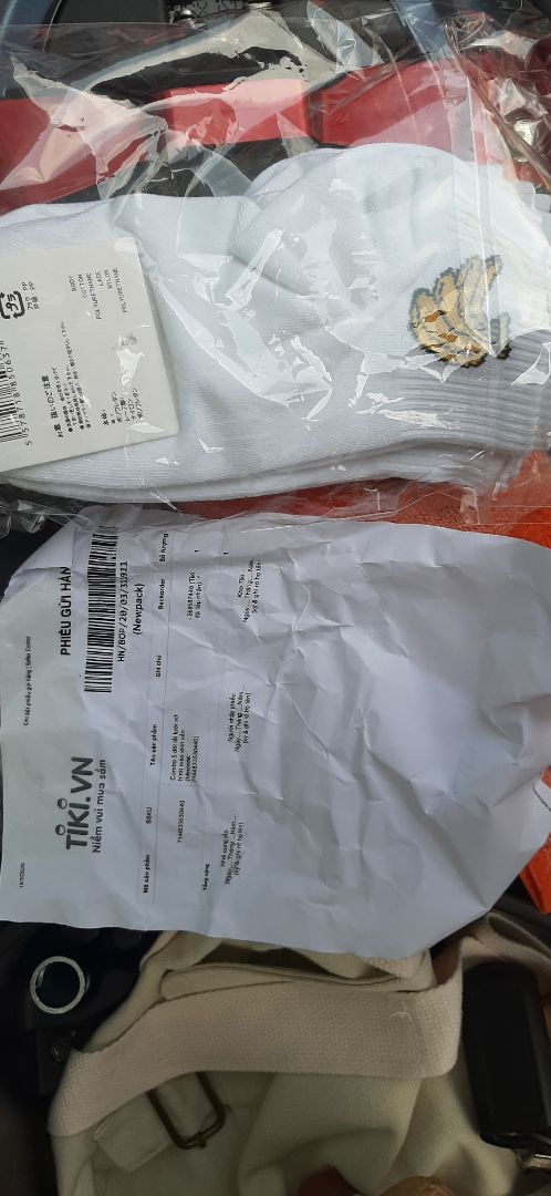 tiki giao hàng k đúng gì hết. mua 5 đôi mèo mà giao 5 đôi trái cây. hụt hẫn quá