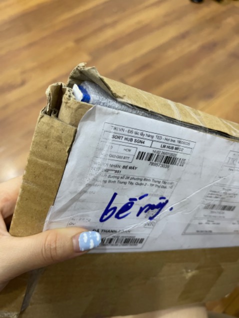 Mình đặt combo hai quyển nhưng shop giao cho mình chỉ môt quyển, nt thì shop ko rep, gọi tiki thì cũng chưa giải quyết được, bao bọc sách chắp vá ko cẩn thận, làm dơ sách. Tệ