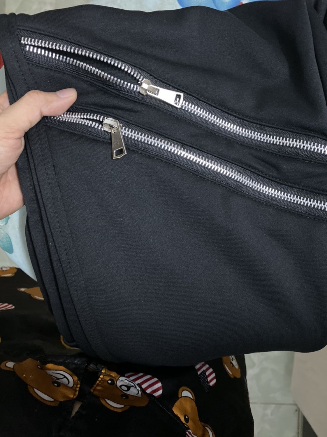 Vải mềm, đẹp, mình thấy ok đó.
Mình đặt size XL thì vừa cho nam cao Chào em, chị là Ái Thuỳ. Chị tốt nghiệp ĐH KHXH & Nhân Văn HCM.  Hiện tại chị đang kinh doanh riêng về mảng F&B.