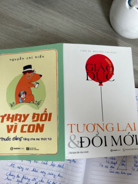 Mình rất ngưỡng mộ tài năng của anh Nguyễn Chí Hiếu , mình mới biết và mua được 2 cuốn sách của anh ( 2 cuốn còn lại chưa tái bản) , hi vọng anh sẽ vững tin vào con đường mình đi đang và tiếp tục đóng góp cho giáo dục nước nhà nhiều hơn nữa !