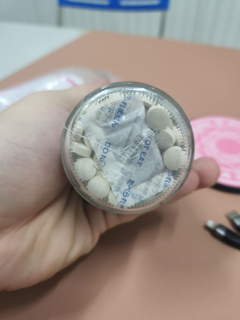 Mình đánh giá 4 sao cho việc đóng gói vì sp trong chai mà không bao chống sốc rất dễ bị bể khi vận chuyển. Về chất lượng sp thì để sd thời gian mới biết đượcc, mình cũng 27t rồi nên cũng k hy vọng nhiều, chỉ mong xương cốt thêm chắc chắn là được, đã sử dụng 2  ngày nay nhưng không bị phản ứng đau đầu chóng mặt như nhiều người phản ánh!