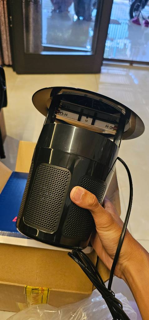 Tạm ổn, đèn không sáng quá nên muỗi không vào nhiều. Vẫn phải mệt mỏi, vấn đề xử lý muỗi không được hiêuh quả