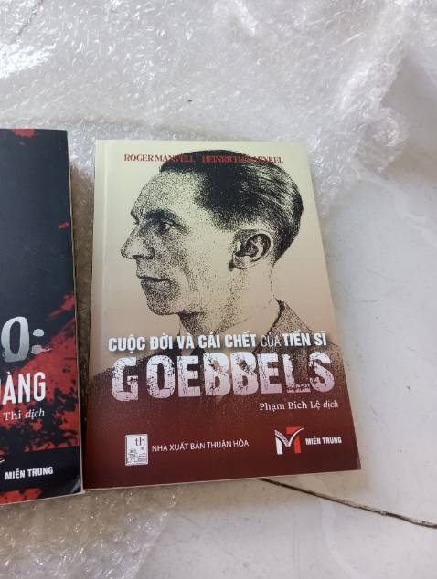 Sách in đẹp. Chủ đề lịch sử hiện đại hơi kém người đọc.