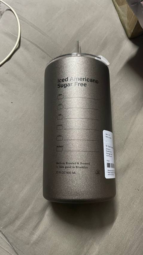 Ly giữ được nhiệt độ lâu và không bị hiện tượng sương bên ngoài thành ly. Màu đẹp sáng bóng, cầm trên tay rất chắn chắn. Với giá thành này mà sản phẩm thế này là quá ok. Shop dễ thương ib nhiệt tình. Đóng gói đẹp, giao hàng nhanh. Sẽ tiếp tục mua lại lần sau.